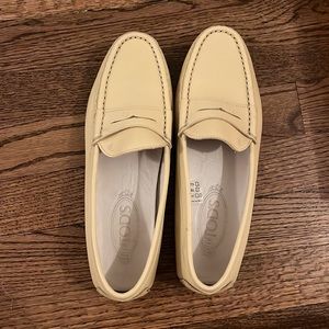 TOD’S Size 8.5 Cream Loafers